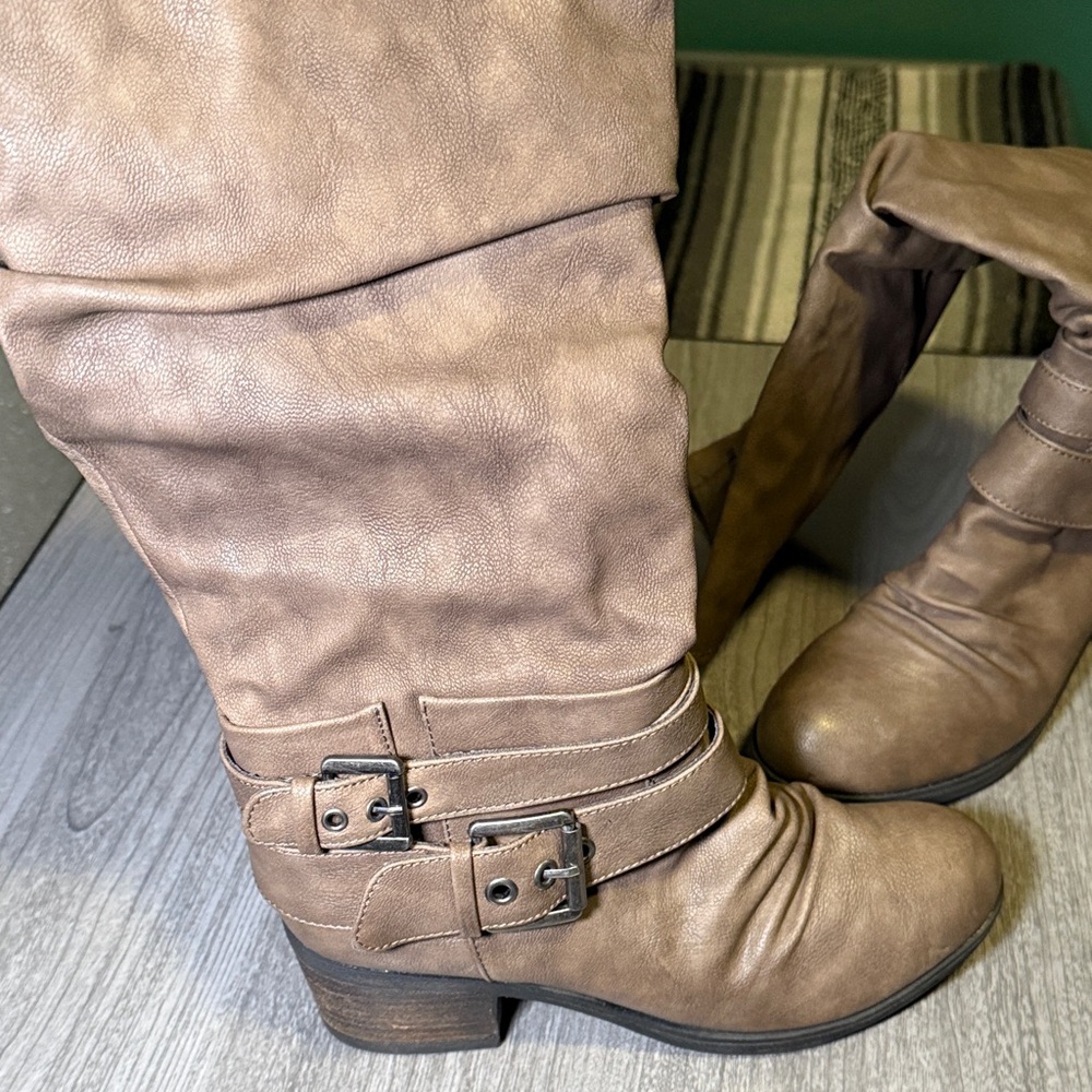 Carlos by Carlos Santana Tan Heeled Boots